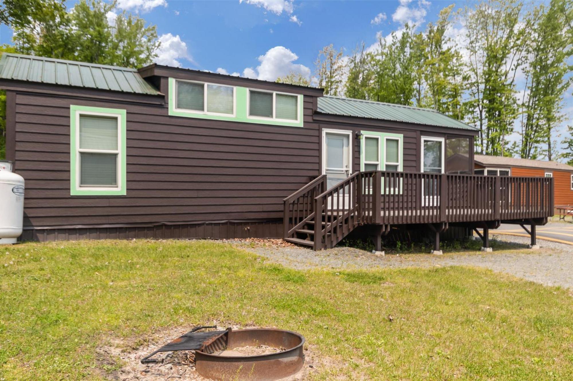 Jellystone Park Birchwood Acres Villa Greenfield Park Екстериор снимка