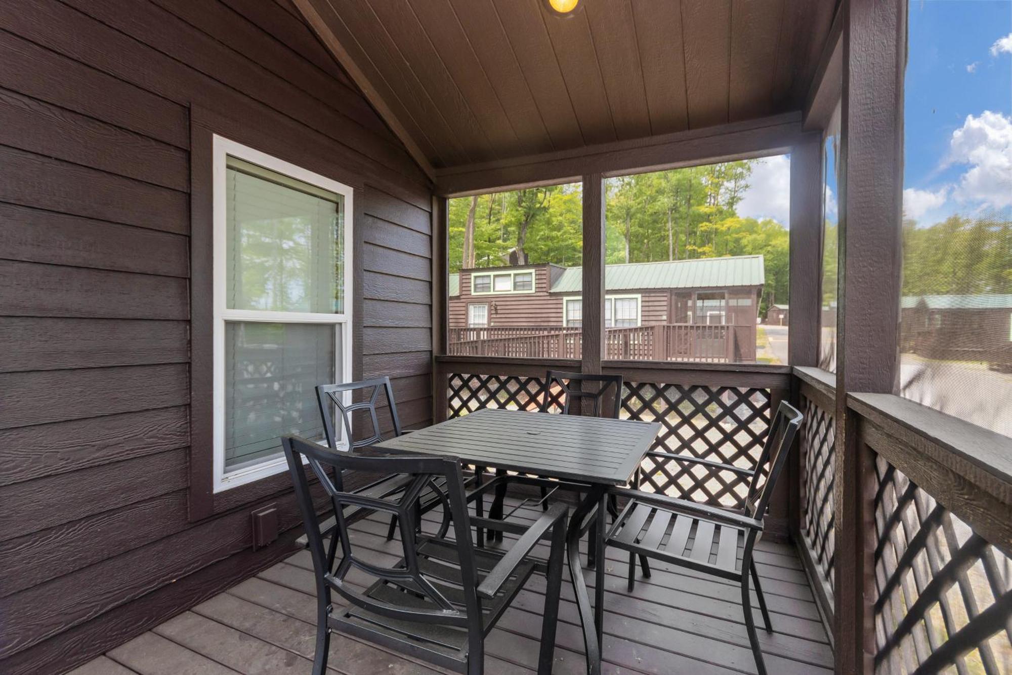 Jellystone Park Birchwood Acres Villa Greenfield Park Екстериор снимка